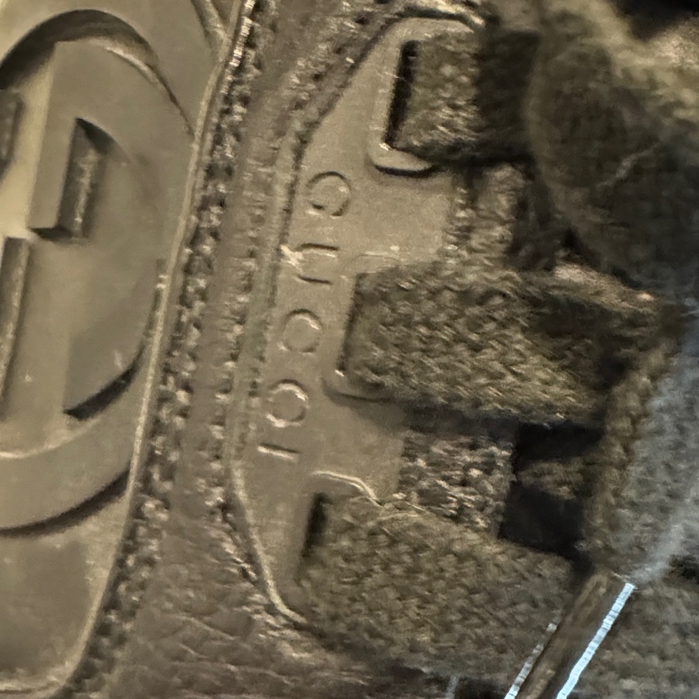 Gucci Men's Elegant Black Sneakers - Picture 11 of 12